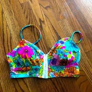 NWOT Hobie Bikini top size M with adjustable straps